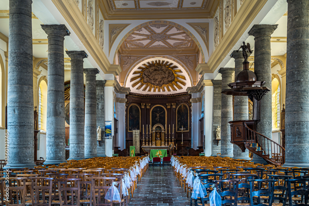 Obraz premium Église Notre-Dame de l'Assomption de Le Quesnoy, ville située en région Hauts de France