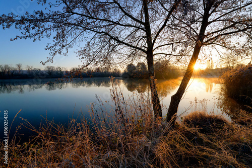 Bilde på lerret The Varennes ponds in Souppes-sur-Loing village
