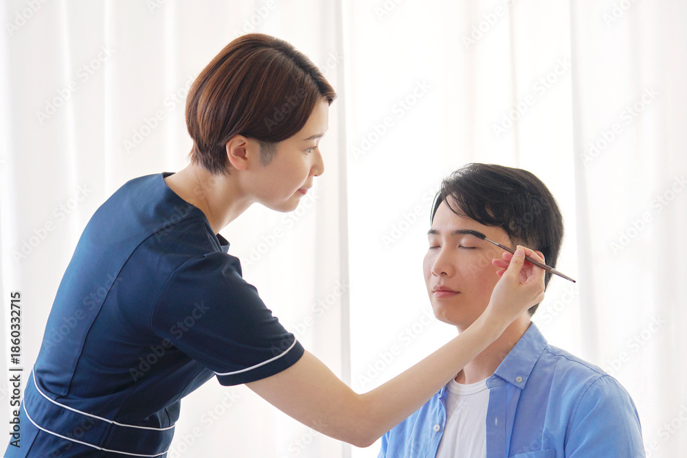 Fototapeta premium 男性 20代 眉毛サロン