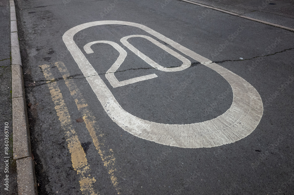 Obraz premium Street with painted speed limit sign