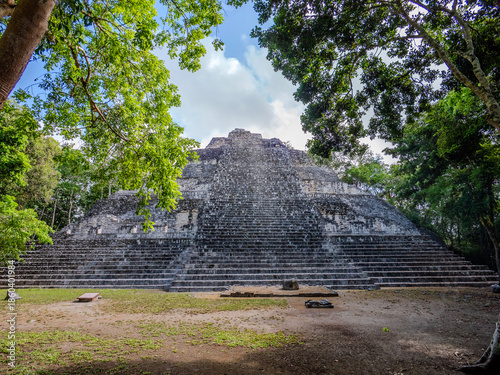 La grande pyramide du site de Becan, dans le Campeche, au Mexique
