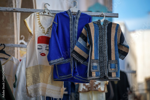 Boutiques de vêtements dans la médina de Monastir