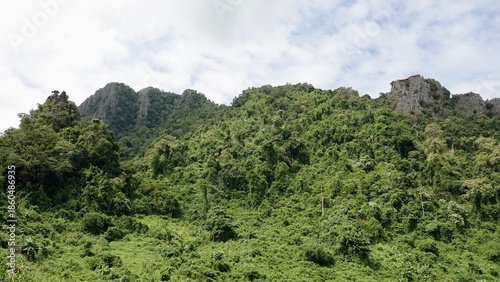 Laos - Karststeingebirge in Vang Vieng