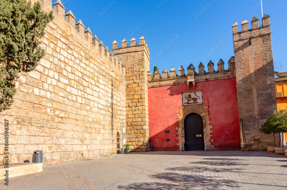 Naklejka premium Puerta del Leon (Lion’s Gate) entrance to Alcazar of Seville, Spain