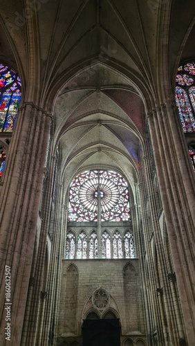 La Grande rosace de la Cathédrale Saint-Pierre-et-Saint-Paul de Troyes (Champagne, France)