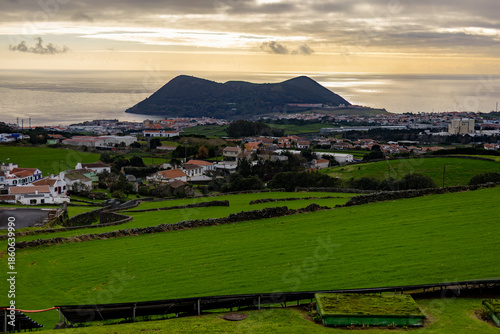 Monte Brasil e Cidade de Angra do Heróismo na Ilha Terceira nos Açores 