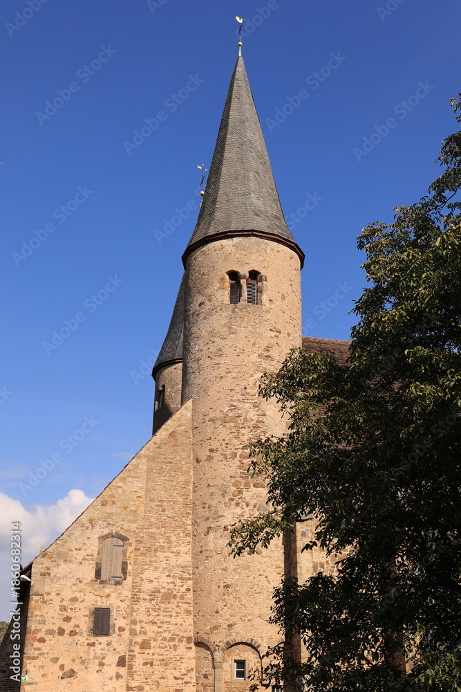Fototapeta premium Blick auf Kloster Möllenbeck bei Rinteln im Weserbergland 