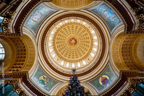 Billede på lærred Interior of the Wisconsin State Capitol Building during the Christmas Season