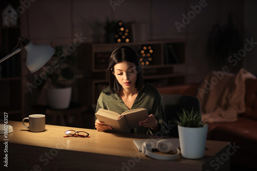 Beautiful young woman readi...