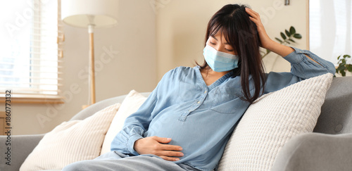 Pregnant Asian woman in med...