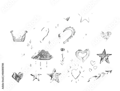 투명한 배경에 손으로 그린 메탈릭 실버 왕관, 하트, 별, 구름 낙서 아이콘 세트로, 축하와 사랑을 표현하는 디자인 요소입니다.