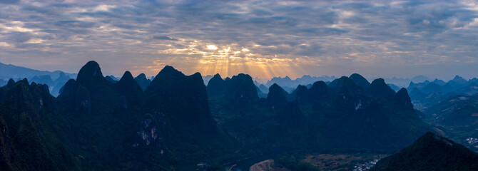 Leinwandbilder Guilin Bergpanorama am Li-Fluss Yangshuo  © Philip