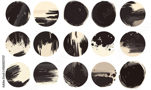 さまざまな表現の墨と筆のタッチが円形に配置された、和風モダンな雰囲気を持つ透明背景にも対応する抽象的なデザイン素材のセット。