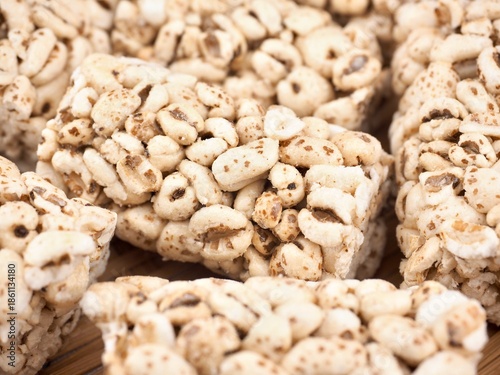 한국음식 고소하고 달콤한 밀보리 강정