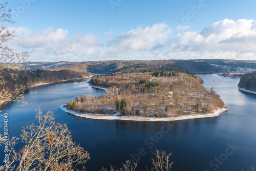 Blick vom Heinrichstein bei Saalburg-Ebersdorf auf den oberen Bereich der Talsperre Bleiloch Panoramaaufnahme