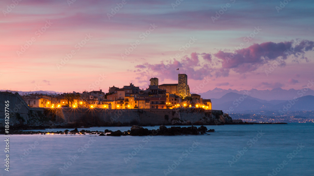 Fototapeta premium Cityscape of Antibes at sunset