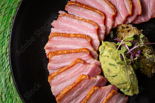 Torreznos españoles, panceta y carne de cerdo