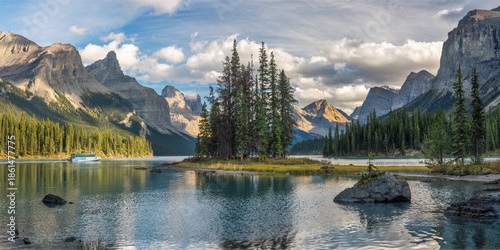Fotografie Panorama of Tour Boat at Spirit Island on Maligne Lake in the Jasper National Pa