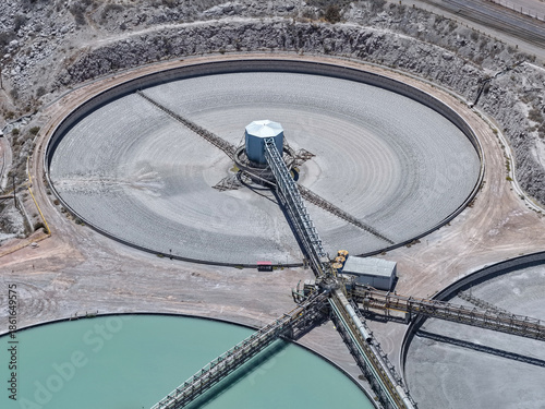Foto Plant shutdown process for maintenance of flotation ponds in mineral processing