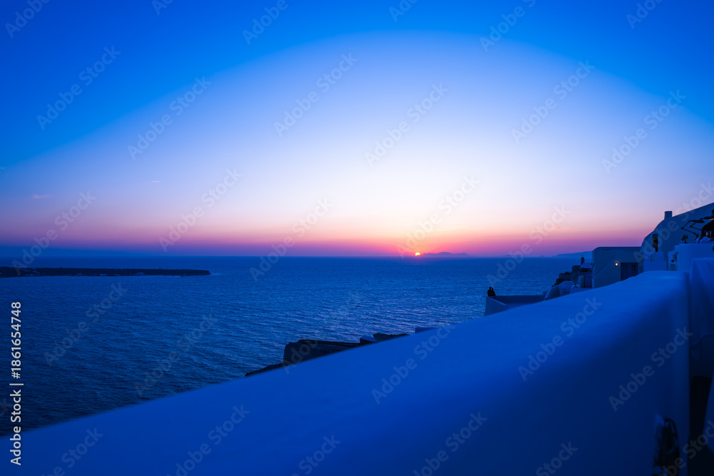 Obraz premium ギリシャのサントリーニの美しい夕日