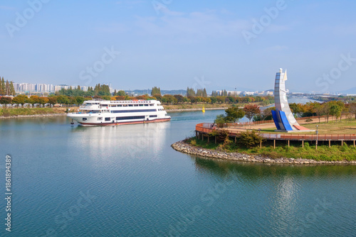 인천시 경인아라뱃길 등대공원과 유람선