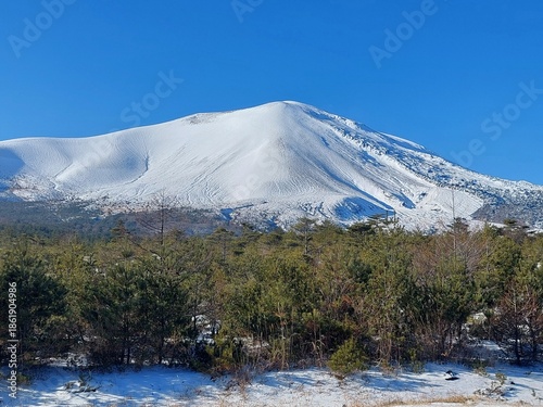 鬼押しハイウェイから見る冬の浅間山