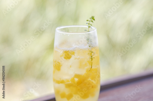 Wallpaper Mural glass of lemonade Torontodigital.ca