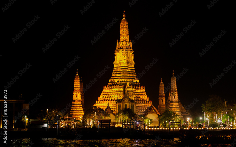 Naklejka premium Wat Arun Temple after new year 2026