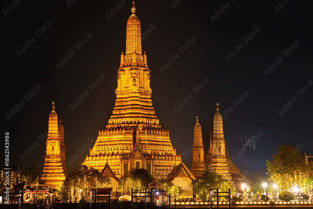 Fototapeta premium Wat Arun Temple new year 2026 
