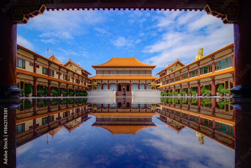 Obraz premium Reflection of Ordination Hall at Fo Guang Shan Temple, Bangkok, Thailand