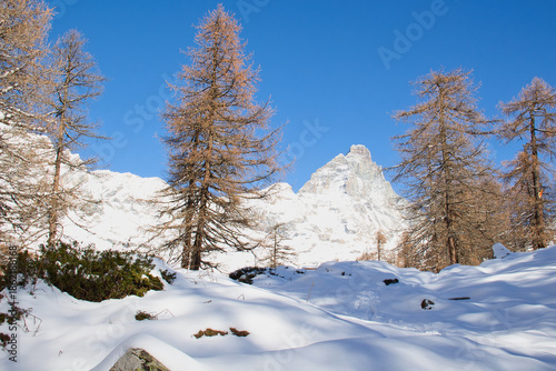 Wallpaper Mural The Italian Alps in winter. Blue Lake, Aosta Valley, Italy. The Matterhorn. Torontodigital.ca