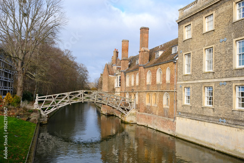 Фотография The wooden footbridge Mathematical Bridge in Cambridge, UK