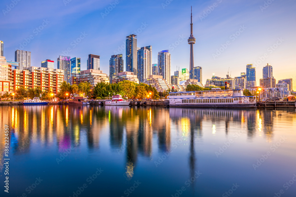 Fototapeta premium Toronto, Ontario, Canada Cityscape on Lake Ontario at Twilight 3329