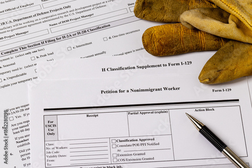 Φωτογραφία Non immigrant worker visa application documents with work gloves
