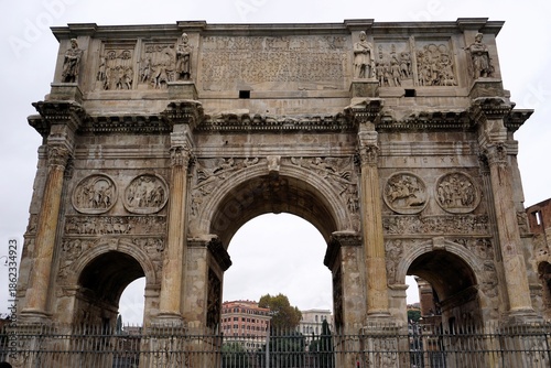 Canvas Print Frontal view of the Arch of Constantine, a landmark ancient Roman triumphal arch