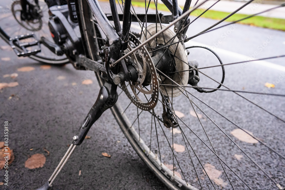 Obraz premium Close up of bicycle rear wheel hub and kickstand.