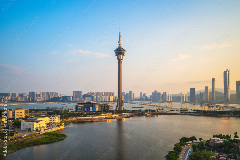 Obraz premium scenery of macau at west bay lake in china