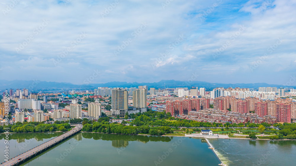 Obraz premium China Linqu urban architecture and river landscape