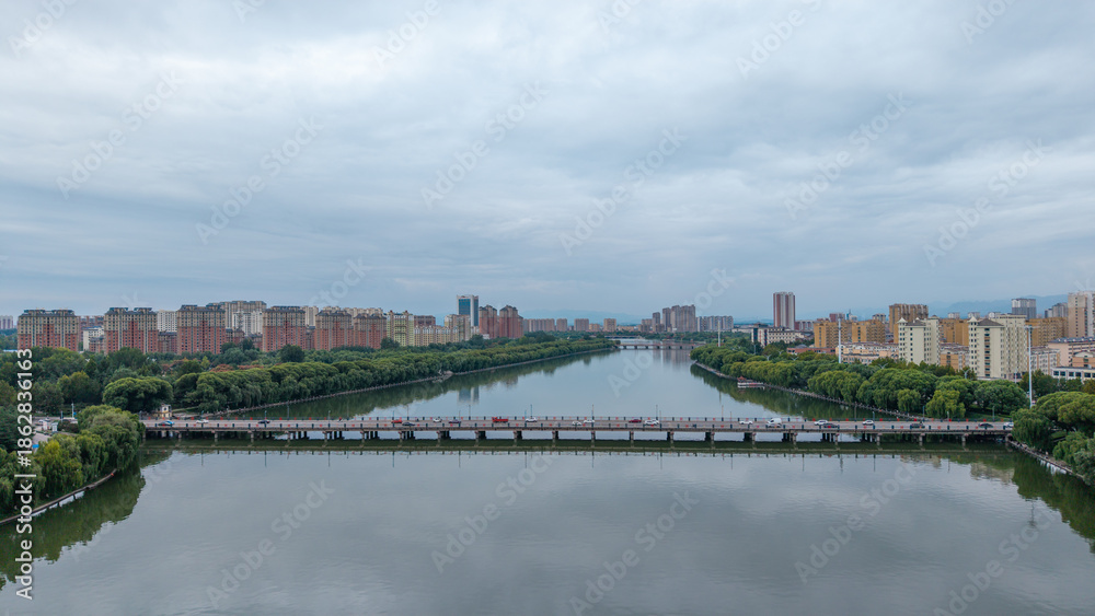 Obraz premium China Linqu urban architecture and river landscape