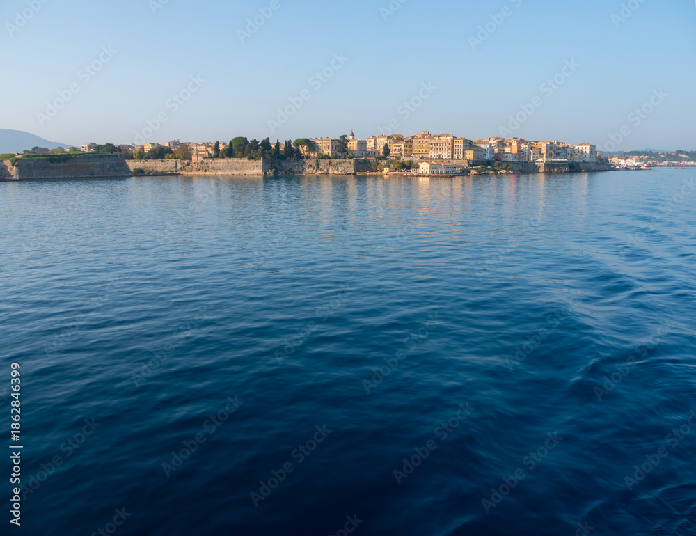 Obraz premium Sea view of the Kerkyra city promenade on the island of Corfu in Greece