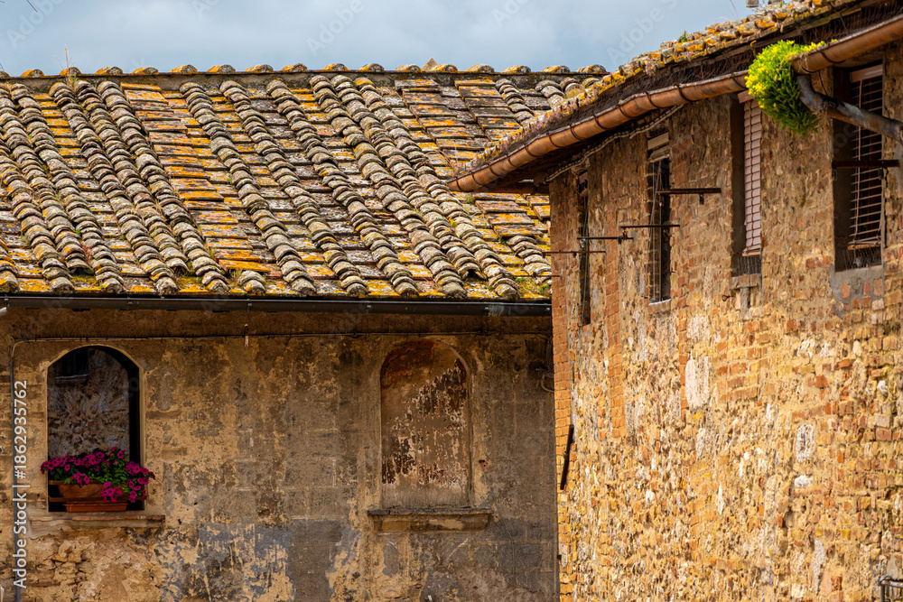 Fototapeta premium San Gimignano is a small walled town of medieval origin, situated on the hills of Tuscany, Italy.