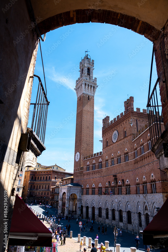 Naklejka premium View of the streets of Siena, with its typical Tuscan architecture. Siena, Italy.