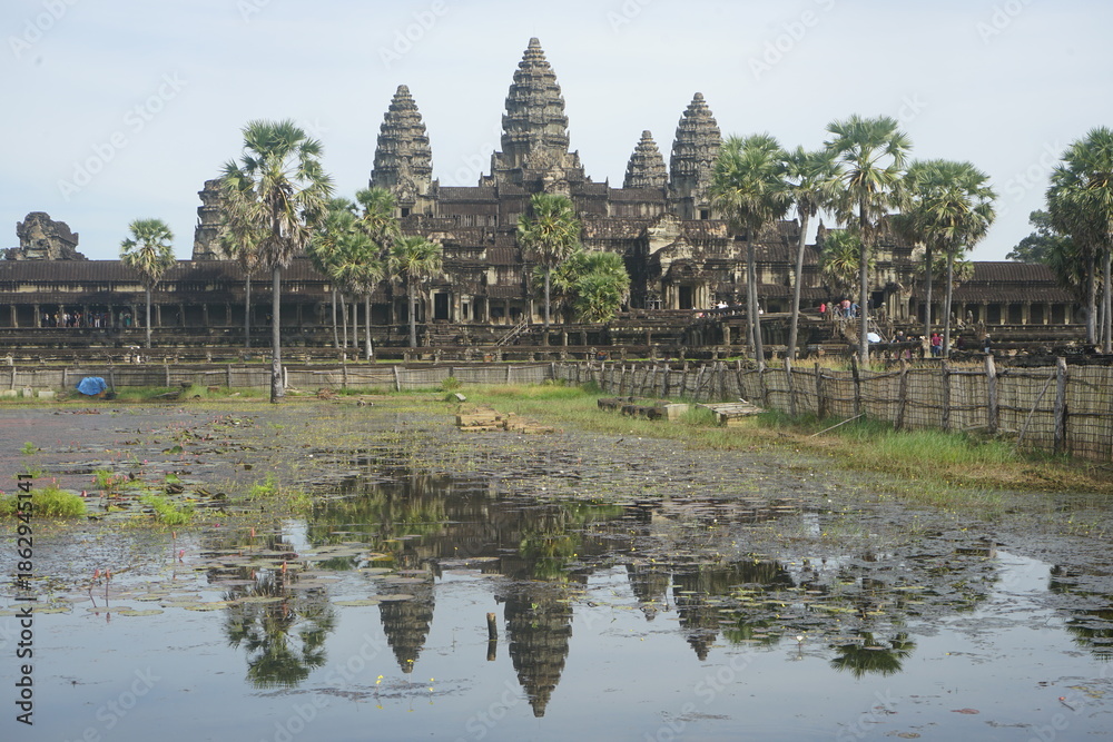 Fototapeta premium angkor wat cambodia