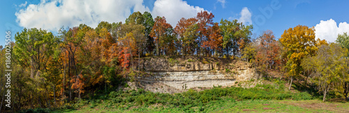 Konstfotografi Panoramic landscape of a bluff topped with colorful Autumn trees along Highway 94 in St