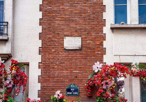 Foto Marble commemorative plaque to Gaston Couté, poet and singer, known for his paci