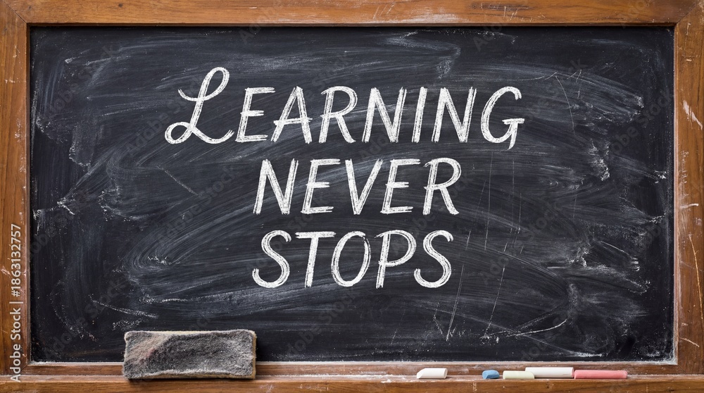 Fototapeta premium Inspirational chalkboard with Learning Never Stops message