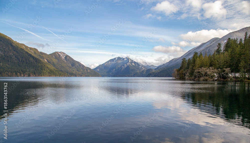 Fototapeta premium lake and mountains