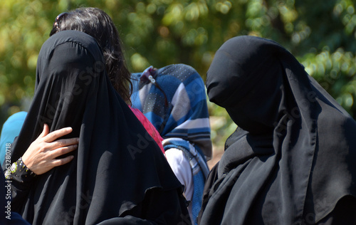 Obraz na plátne Muslim veiled woman in the heart of downtown Istanbu, Turkey