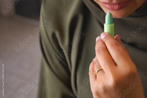 Quadro em tela woman applying lip bum closeup