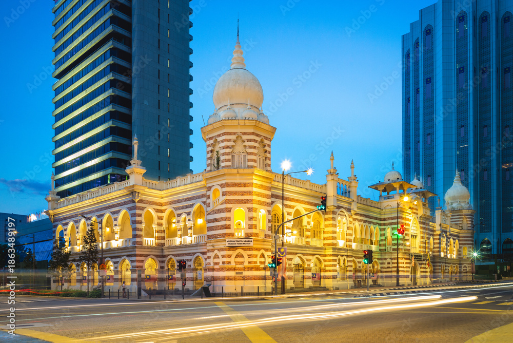 Fototapeta premium National Textile Museum in Kuala Lumpur, Malaysia at night.